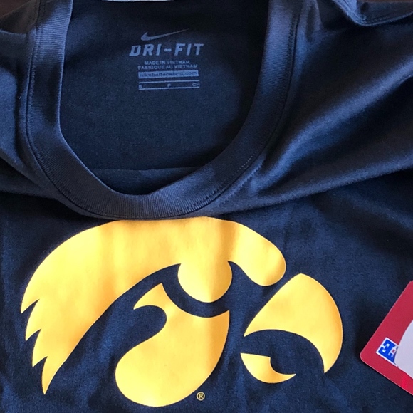 Nike Dri-Fit Performance IOWA HAWKEYES LEGEND LOGO Tee Shirt men’s size S or L - Picture 7 of 8